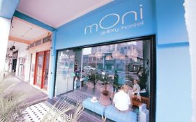 Moni Gallery Hostel Singapore